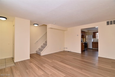 1616 Lee Terrace Dr unit C9, Wickliffe, OH 44092 - photo 4