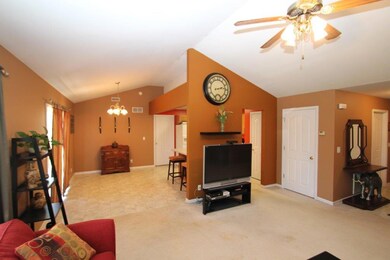 LIVING ROOM (PERFECT FOR ENTERTAINING)