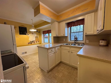 1809 Crestbrook Ln, Flint, MI 48507 - photo 2