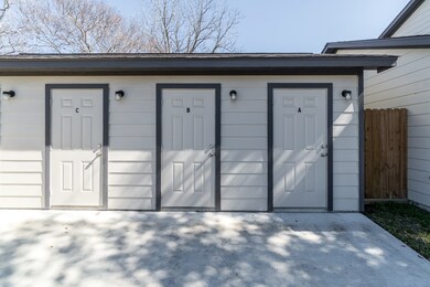 207 N Poplar St unit D, Tomball, TX 77375 - photo 4