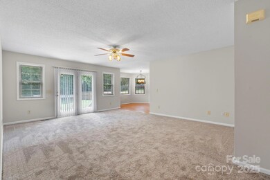 5473 Twelve Oak Ln, Conover, NC 28613 - photo 4