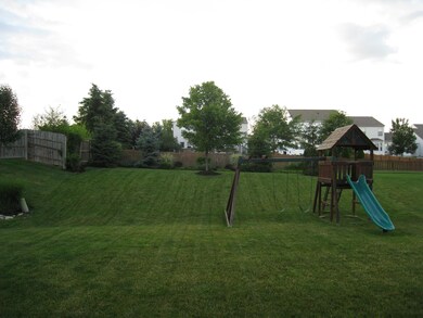 1602 Grove Hill Dr, Columbus, OH 43240 - photo 3