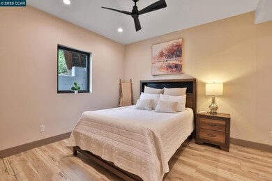 946 Risa Rd unit A Masterbedroom, Lafayette, CA 94549 - photo 7