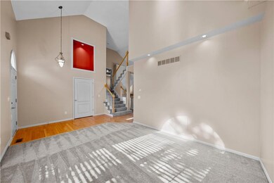 610 Roanke Dr, Raymore, MO 64083 - photo 2