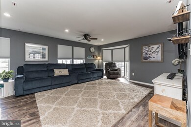 117 N Savanna Dr, Pottstown, PA 19465 - photo 3