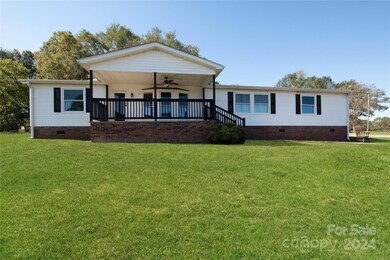 1375 Woodend Ln, Clover, SC 29710 - photo 2