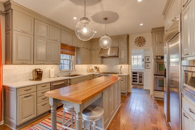 This gourmet Kitchen boasts beautiful hand scraped