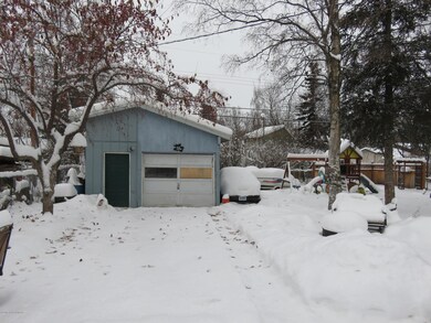 Detached garage