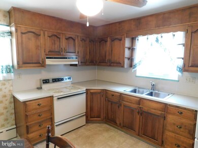 306 Poplar St, Bally, PA 19503 - photo 5