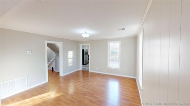 203 E 7th St, Claremore, OK 74017 - photo 5