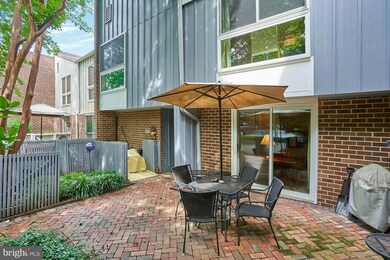 11420 Links Dr, Reston, VA 20190 - photo 5