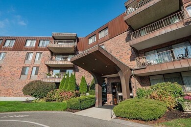 1006 Paradise Rd unit PHO, Swampscott, MA 01907 - photo 3