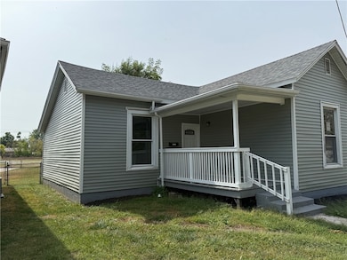 2221 Charleston Ave, Mattoon, IL 61938 - photo 3