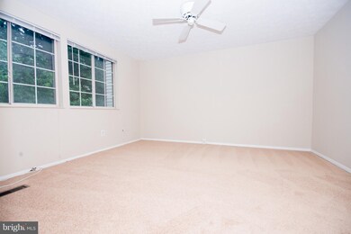 8001 Tyson Oaks Cir, Vienna, VA 22182 - photo 7