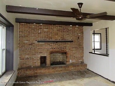 351-617881 Living Room (12)