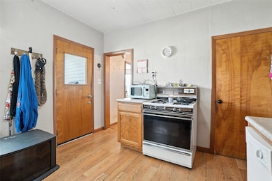 1516 1st St SW, Cedar Rapids, IA 52404 - photo 3