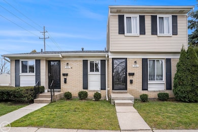 522 Hilldale Cir, Milford, MI 48381 - photo 2