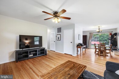 8240 Reece Heights Dr, Severn, MD 21144 - photo 5