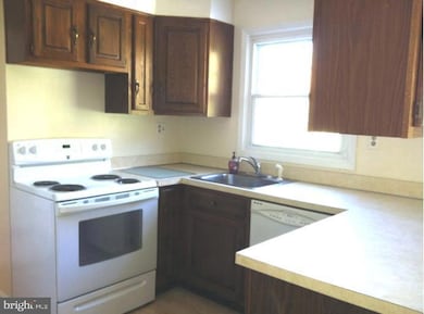 12510 Kavanaugh Ln, Bowie, MD 20715 - photo 3