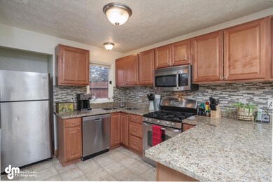 SLAB GRANITE COUNTER TOPS