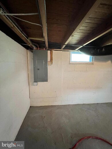 300 W 4th Ave, Ranson, WV 25438 - photo 6