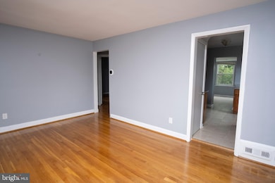 6500 Medwick Dr, Hyattsville, MD 20783 - photo 2