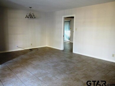 3409 3409 Lynnwood Dr, Tyler, TX 75701 - photo 3