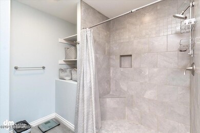 19-Primary Bedroom Bathroom_ELI03737