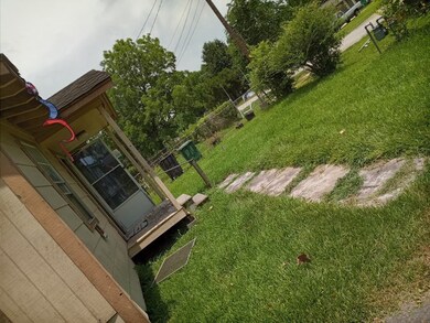 8207 Tower St, Houston, TX 77088 - photo 5