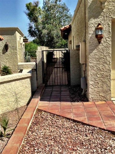 Side Gate