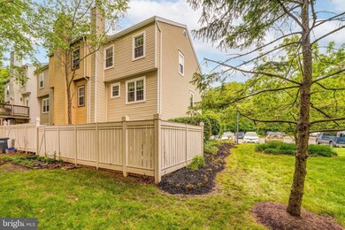 2326 Hunters Square Ct, Reston, VA 20191 - photo 6