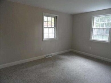 17 Kennedy Pkwy, Plymouth, MA 02360 - photo 4