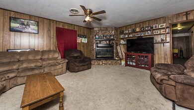 Living Room 3(4)