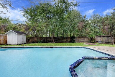 7011 Oak Bough Dr, Houston, TX 77088 - photo 2