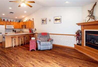 1900 Lilac Ln, Stevens Point, WI 54482 - photo 7