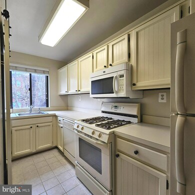 3815 Davis Place NW unit 3, Washington, DC 20007 - photo 6