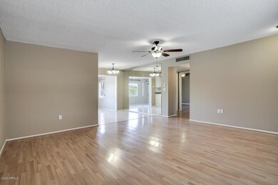 10022 W Audrey Dr, Sun City, AZ 85351 - photo 5