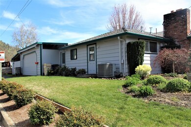 1161 NE 9th St, Grants Pass, OR 97526 - photo 2