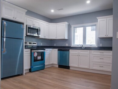 70 Hamilton St unit 2, Worcester, MA 01604 - photo 2