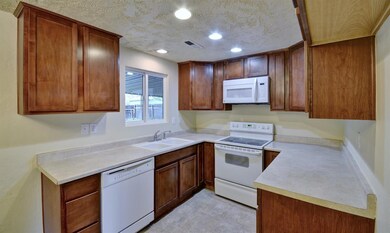 1426 Pleasant St, Medford, OR 97504 - photo 7