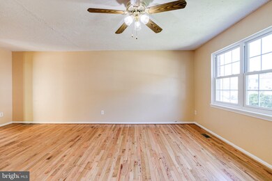 1298 Holmespun Dr, Pasadena, MD 21122 - photo 4