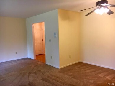 978 Cold Spring Rd unit 4, Allentown, PA 18103 - photo 3