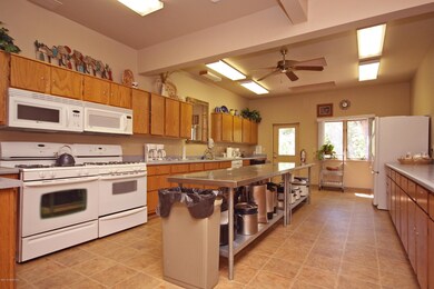 007_Clubhouse Kitchen