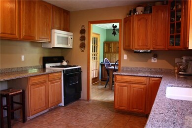 Newly remodeled - Flooring, Cabinets and Quartz co