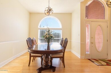 03 Dining Room