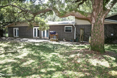 1040 Del Norte Cir, Pascagoula, MS 39581 - photo 2