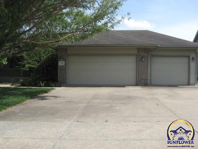 3937 SW 40th St, Topeka, KS 66610 - photo 2