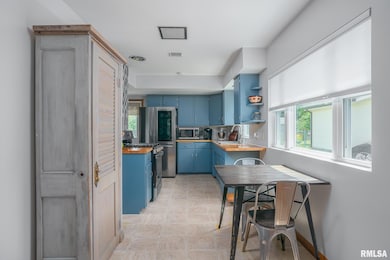 2857 Washington Ln, Davenport, IA 52804 - photo 5