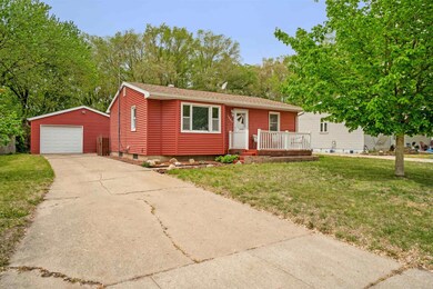 1645 Longfellow Ave, Waterloo, IA 50703 - photo 2