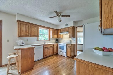 13600 W 68th St, Shawnee, KS 66216 - photo 6